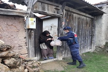 Köyümüzdeki Yaşlılarımızın İhtiyaçları Karşılanıyor.